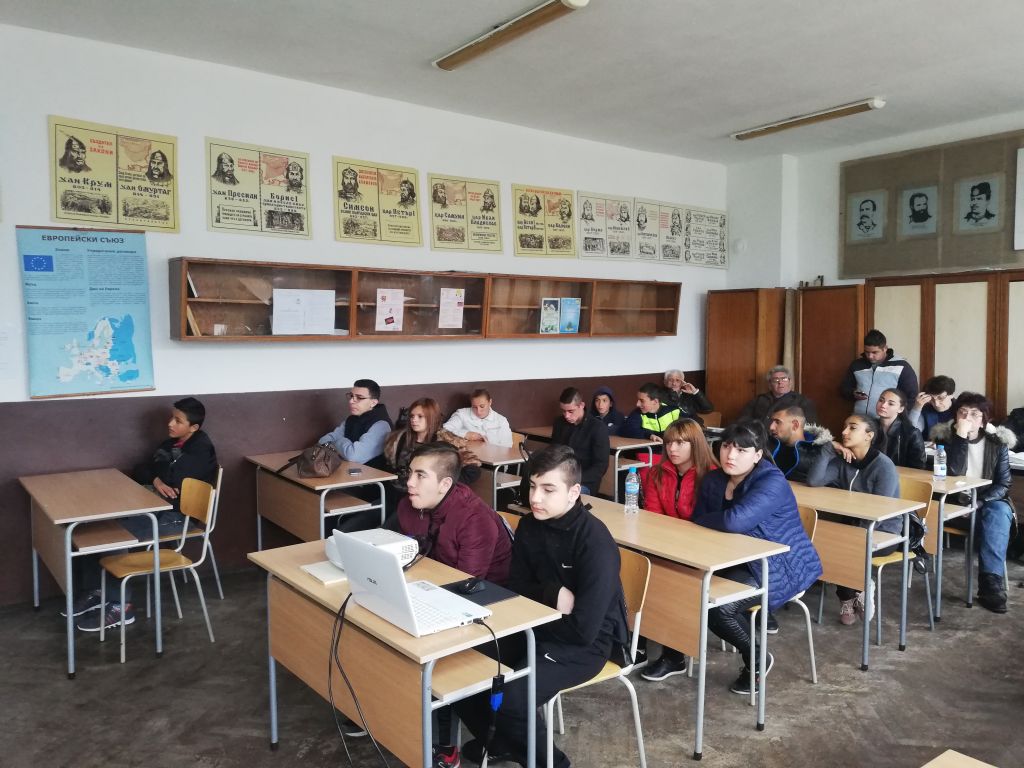 Отбелязахме 140 години от приемането на Търновската конституция - ПГ по СЕУ - Тетевен